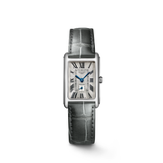 Quadrante argento flinqué con numeri romani dipinti e lancette in acciaio azzurrato dell'orologio Longines DolceVita al quarzo